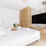 Rent 3 bedroom apartment of 157 m² in Paris