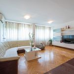 Najam 3 spavaće sobe stan od 100 m² u Split