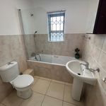 Rent 2 bedroom house of 73 m² in Cape Town