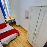 Rent a room of 220 m² in Madrid
