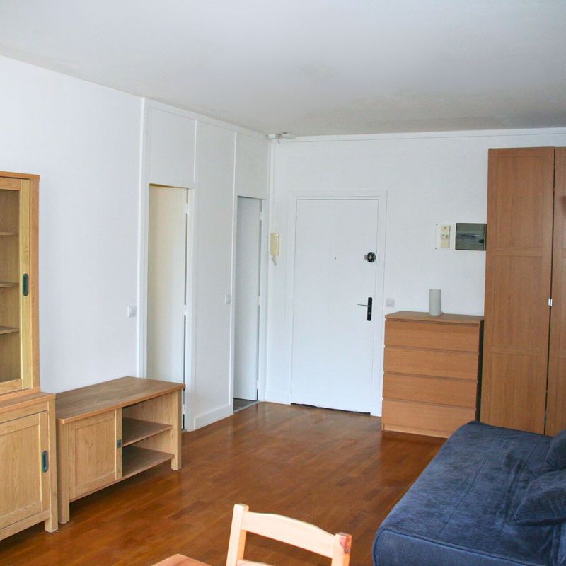 En location Appartement 1 pièce 32 m Le Plessis-Robinson