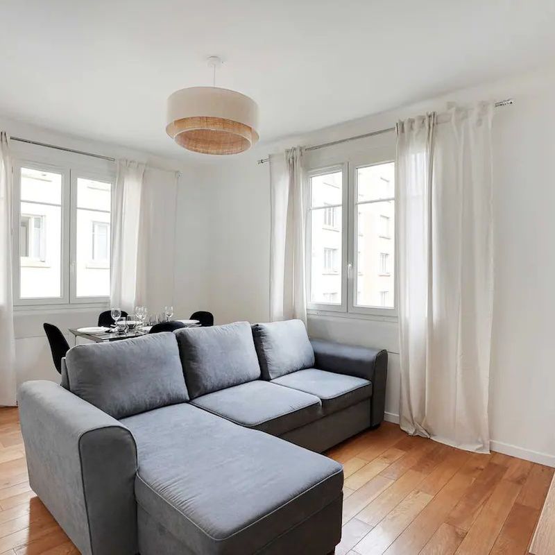 Modern, fully-equipped 49m2 flat for two at the gateway to Paris Boulogne-Billancourt