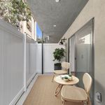 Rent 2 bedroom apartment in Santa Monica