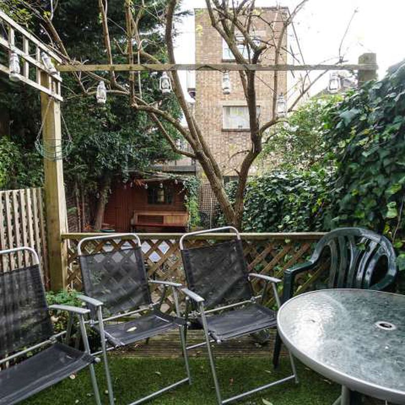 Room in a 5 bedrooms houseshare in Hackney