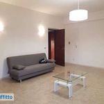 Affitto 6 camera appartamento di 100 m² in Palermo