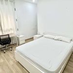 Rent a room of 118 m² in València