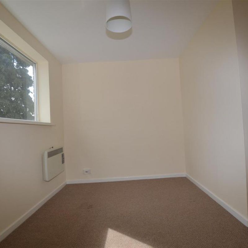Glenbrook Drive, Bradford 1 bed apartment to rent - £495 pcm (£114 pw) Birks