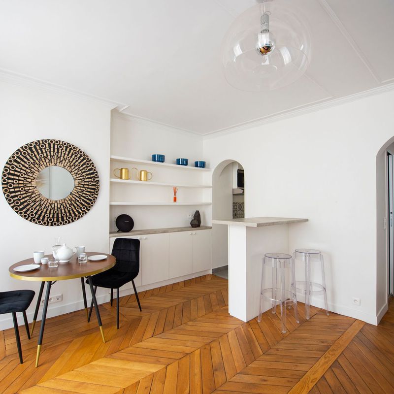 Beautiful, fully renovated 28 m2 studio apartment Paris 7ème
