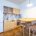Pronajměte si 2 ložnic/e byt o rozloze 38 m² v Praha