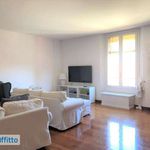 Affitto 6 camera appartamento di 200 m² in Bologna