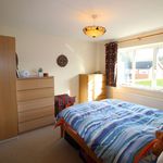 Rent 3 bedroom flat in Beaconsfield