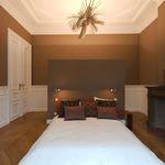 Huur 4 slaapkamer appartement van 700 m² in Brussel