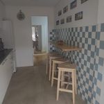 Rent a room of 60 m² in Almada