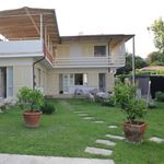 Rent 4 bedroom house of 245 m² in Pietrasanta