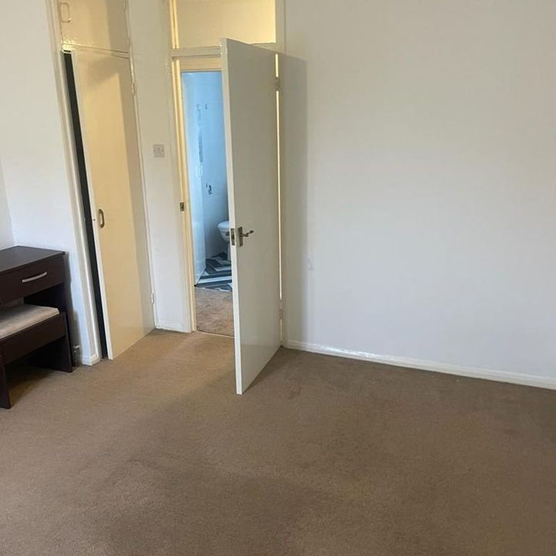 1 BED APARTMENT FLAT AVAILABLE FOR RENT Farley Hill