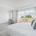 Rent 4 bedroom apartment of 346 m² in Malaga