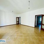 Rent 5 bedroom apartment of 133 m² in Napoli