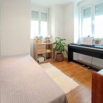 Rent 2 bedroom apartment of 50 m² in Cruz Quebrada-Dafundo