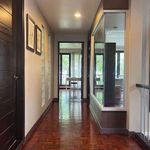 Rent 2 bedroom house of 250 m² in Sam Sen Nai