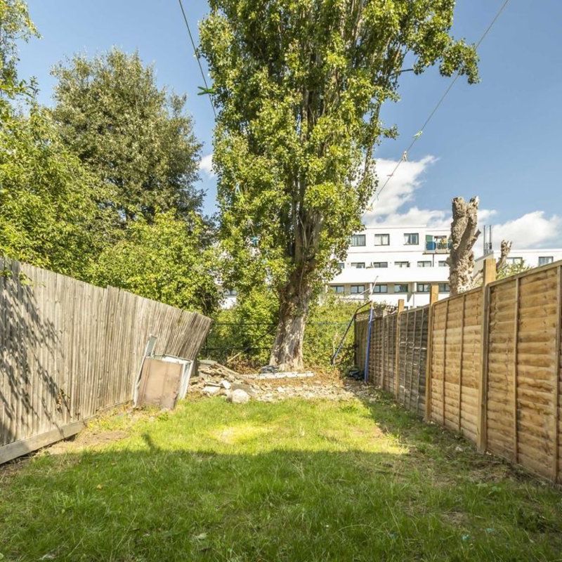 house for rent in Bentworth Road Shepherds Bush, W12 Wormwood Scrubs