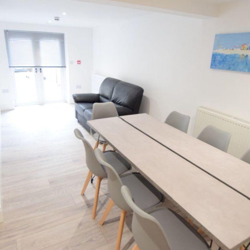 Room in a 10 Bedroom Apartment, 15 Monks Road, Lincoln LN2 5HL