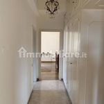 Affitto 5 camera appartamento di 243 m² in Pesaro