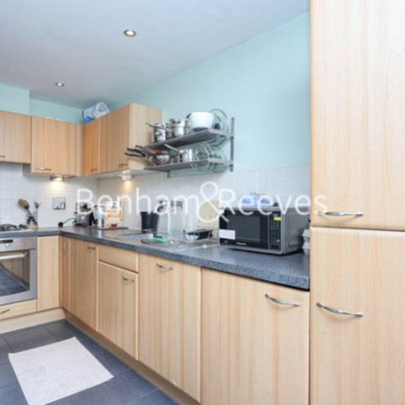 2 Bedroom flat to rent in
 Erebus Drive, Woolwich, SE18 West Thamesmead