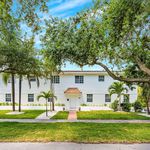 Rent 2 bedroom house of 128 m² in Coral Gables