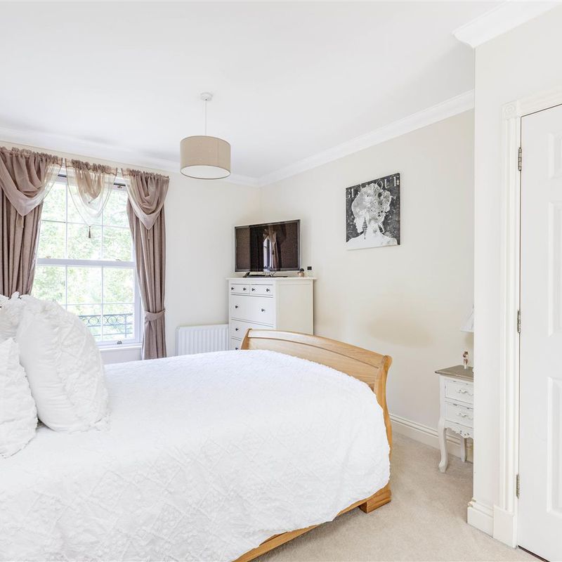 2 Bed Apartment, Southlands Drive, Queensmere Road, Wimbledon Wimbledon Park