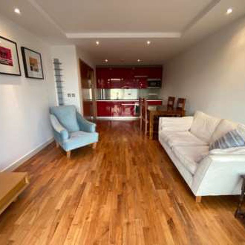 Price £1,100 pcm - Available 24/04/2024 - Furnished Wharfside