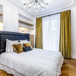 Rent 4 bedroom apartment of 141 m² in Paris