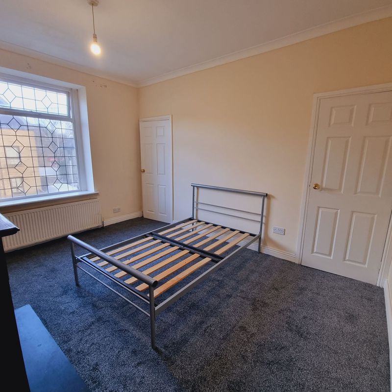 1 bedroom mid terraced house To Let in Bradford