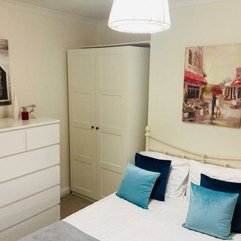 Room to rent in Room 2, 46 George Road, Guildford, Double En Suite GU1 Kirkoswald