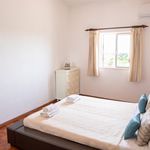 Rent a room of 100 m² in União das Freguesias de Moncarapacho e Fuseta