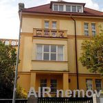 Pronajměte si 8 ložnic/e dům o rozloze 184 m² v Praha