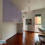 Affitto 4 camera appartamento di 92 m² in Bologna