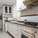Rent a room of 70 m² in València