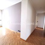Affitto 4 camera appartamento di 110 m² in Asti