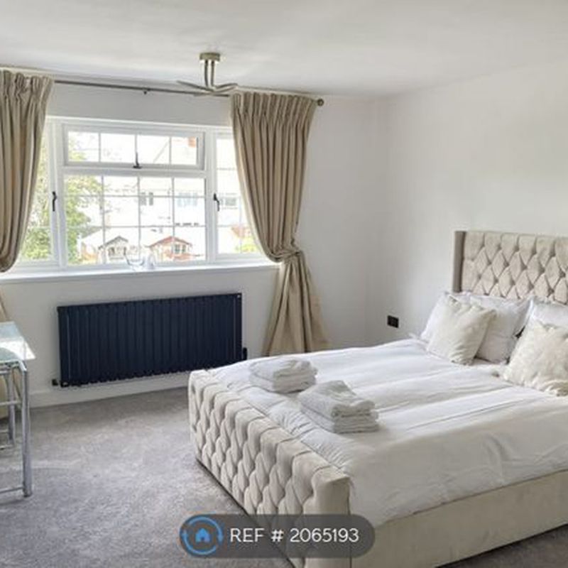 Room to rent in Capstone Avenue, Wolverhampton WV10 Oxley