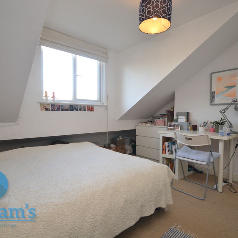 4 Bed Semi-Detached House - £520pw West Bridgford