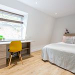 Rent 5 bedroom house in Huddersfield