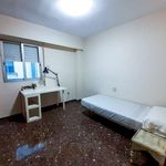 Rent a room of 120 m² in Valencia