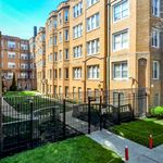 Rent 1 bedroom apartment of 670 m² in Chicago