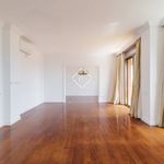 Rent 4 bedroom apartment of 235 m² in Barcelona