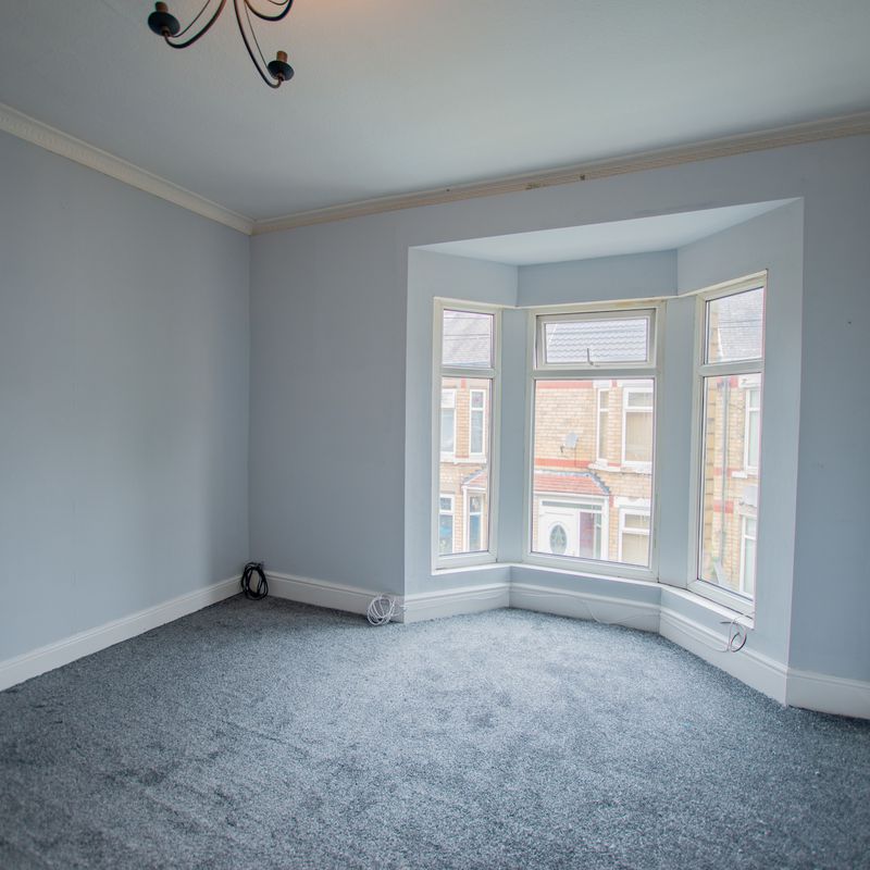 Well presented, recently refurbished, two-bedroom terraced house on Lynton Avenue, Perth Street West