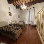 Affitto 5 camera appartamento di 260 m² in Perugia