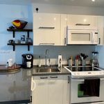 Rent 1 bedroom apartment of 550 m² in Miami Beach