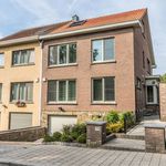 Huur 5 slaapkamer appartement van 210 m² in Wezembeek-Oppem