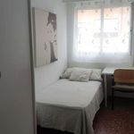 Rent 4 bedroom apartment of 109 m² in València