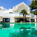 Rent 6 bedroom house of 795 m² in Marbella